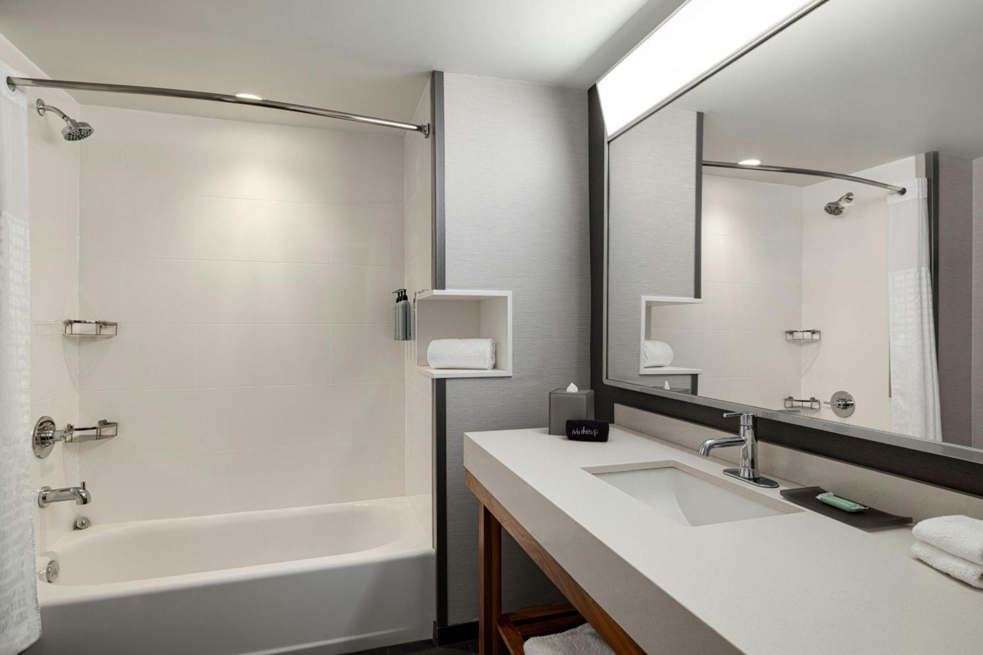 Courtyard By Marriott Starkville Msu At The Mill Conference Center Ngoại thất bức ảnh